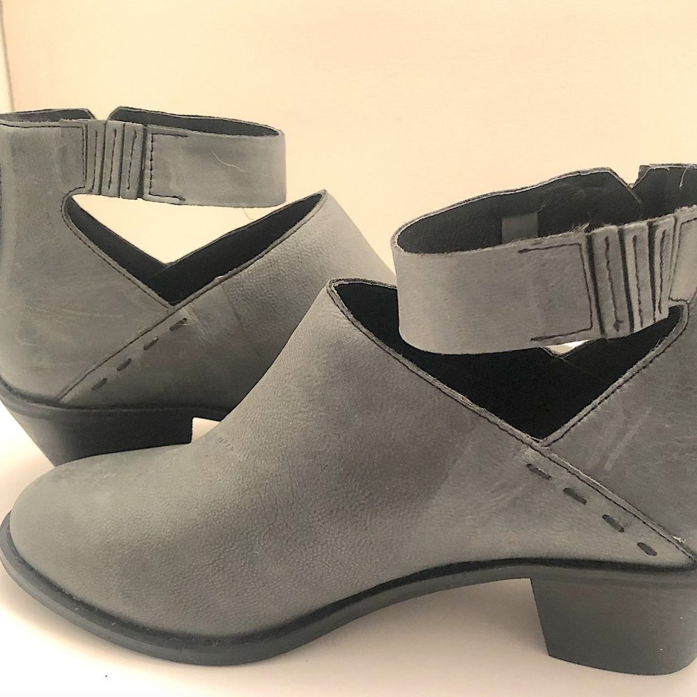 Kelsi Dagger Grey Leather Brooklyn Kadeja Boot size 10
